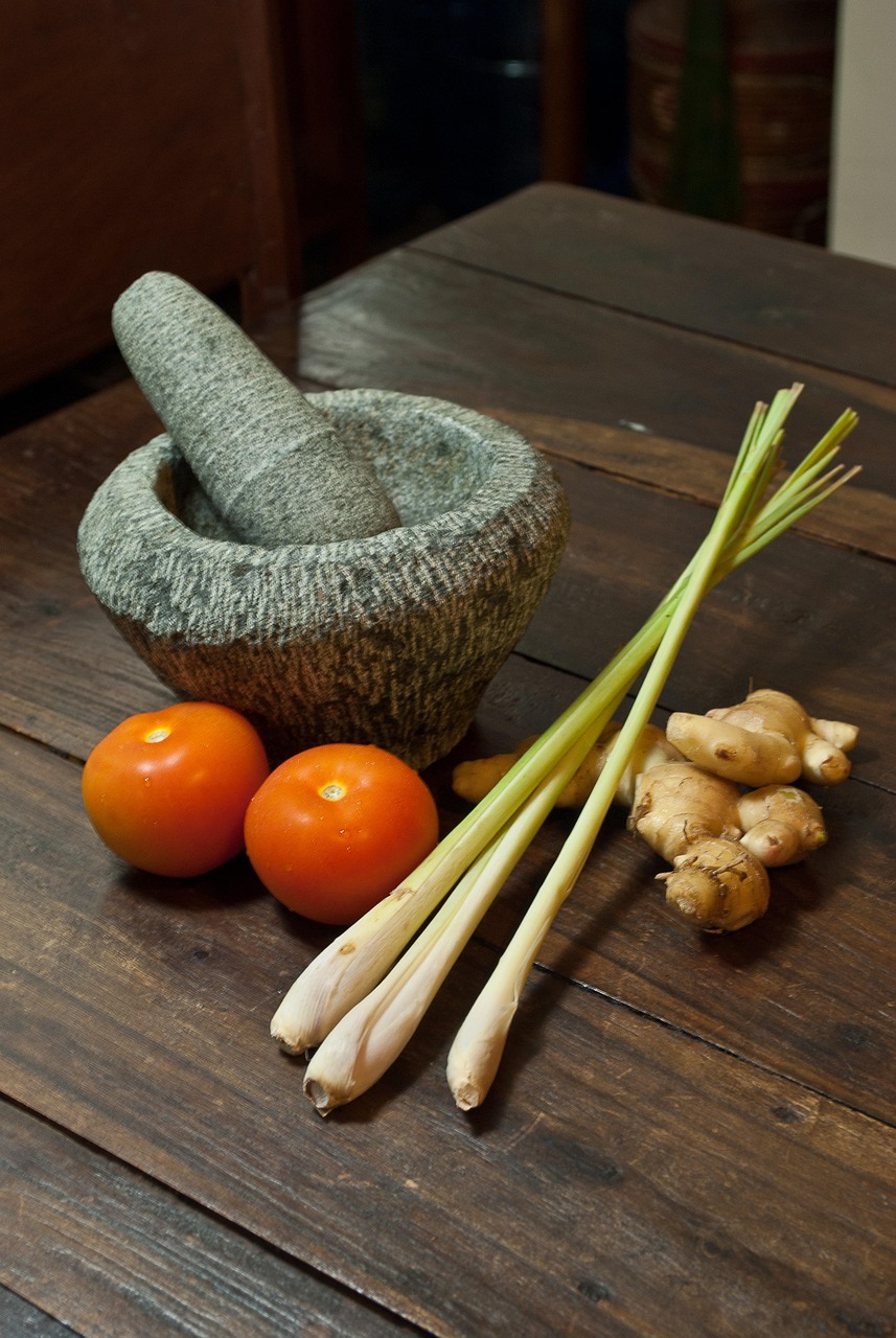 红酒可以加姜煮，是一种独特的烹饪方式，它结合了红酒的优雅与姜的独特风味，为餐桌增添一份独特的魅力。